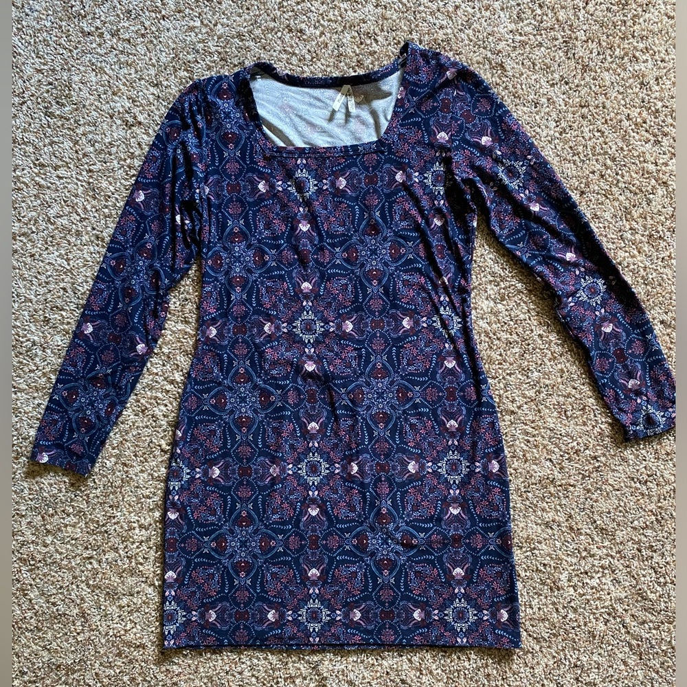 LARGE fitted patterned short dress